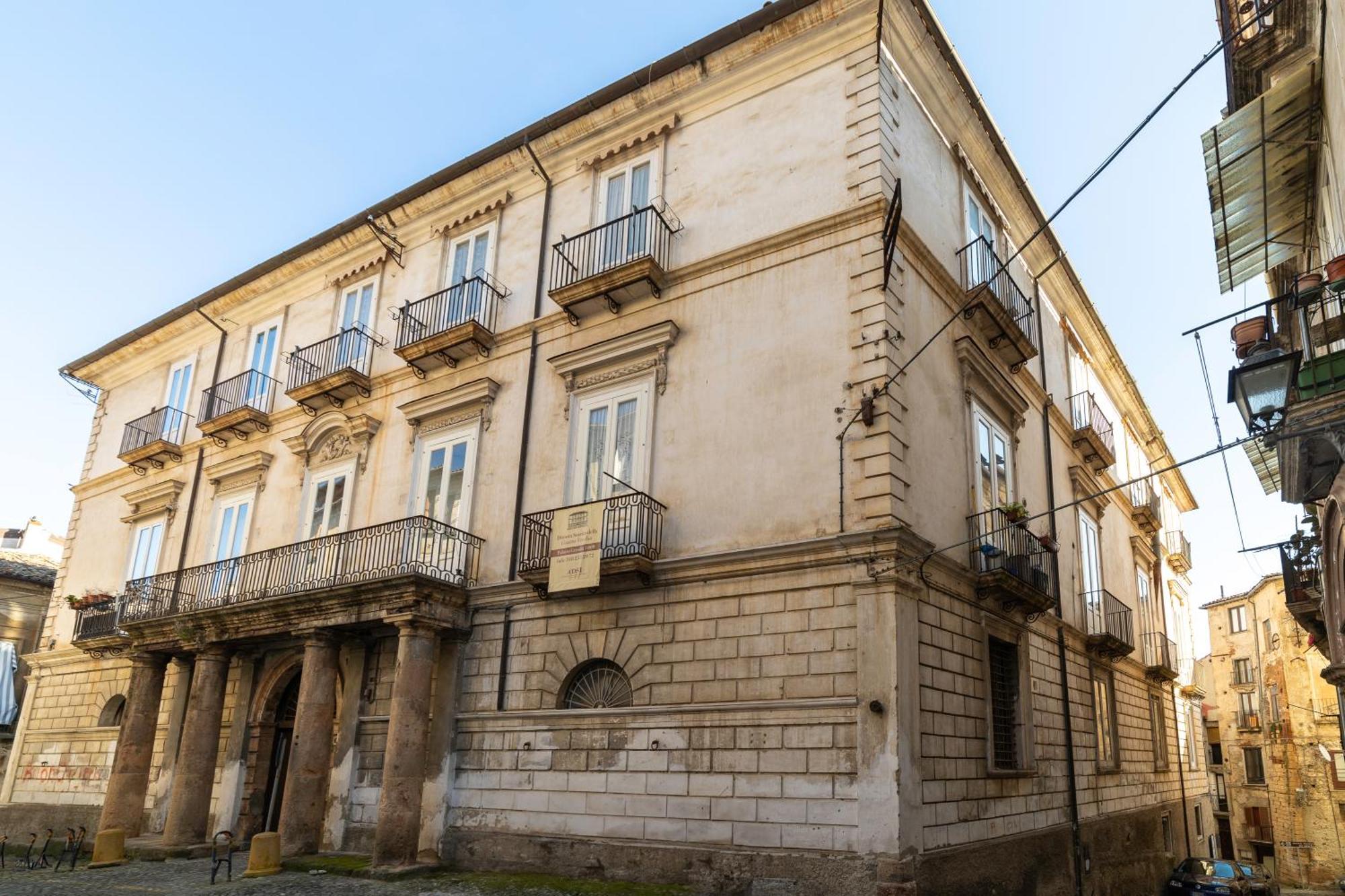 Dimora Storica Giostra Vecchia - Palazzo Grisolia 1809 Cosenza Exteriér fotografie