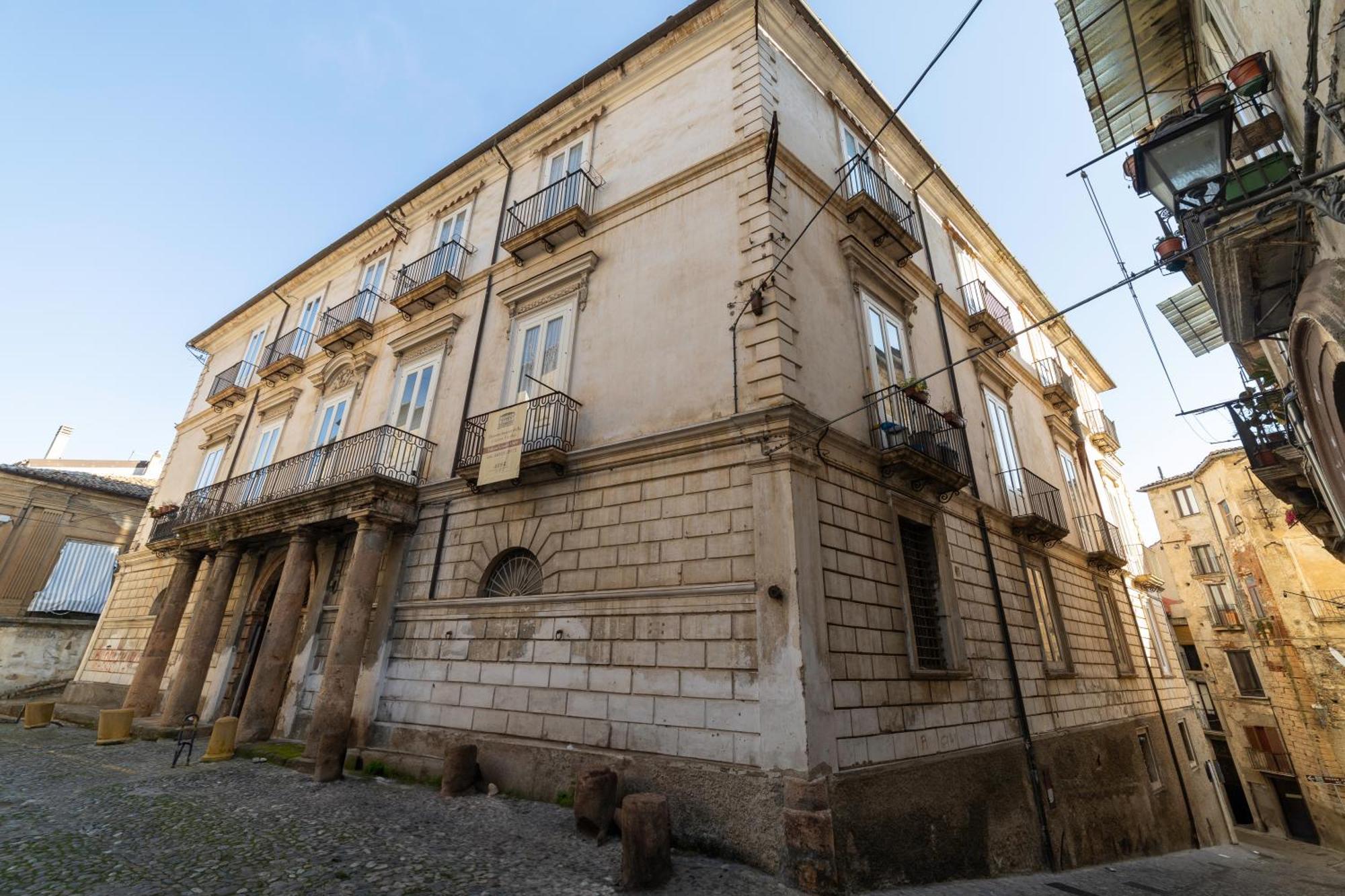 Dimora Storica Giostra Vecchia - Palazzo Grisolia 1809 Cosenza Exteriér fotografie